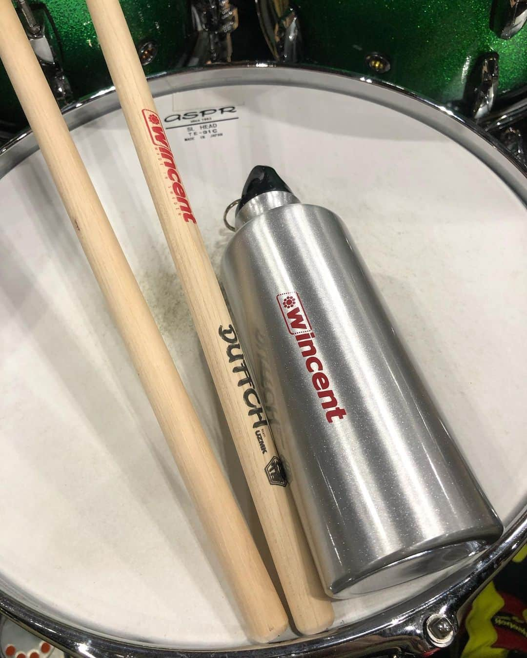 DUTTCHさんのインスタグラム写真 - (DUTTCHInstagram)「Wincent Drumsticks 『スピードくじキャンペーン』  なんと全員に当たる‼️その場でどれか貰える‼️素敵なキャンペーン🤘  キャンペーン日程 ：2019 年7 月12 日(金)〜 とりあえず12日なったらスティック買いに行こう✌️もちろん俺のシグネチャーも対象なので、是非そちらもよろしくお願いします🥁  #wincentdrumsticks  #wincentくじ #ウィンセント  @wincentdrumsticks  @applecorejapan」7月3日 17時13分 - uzmkduttch