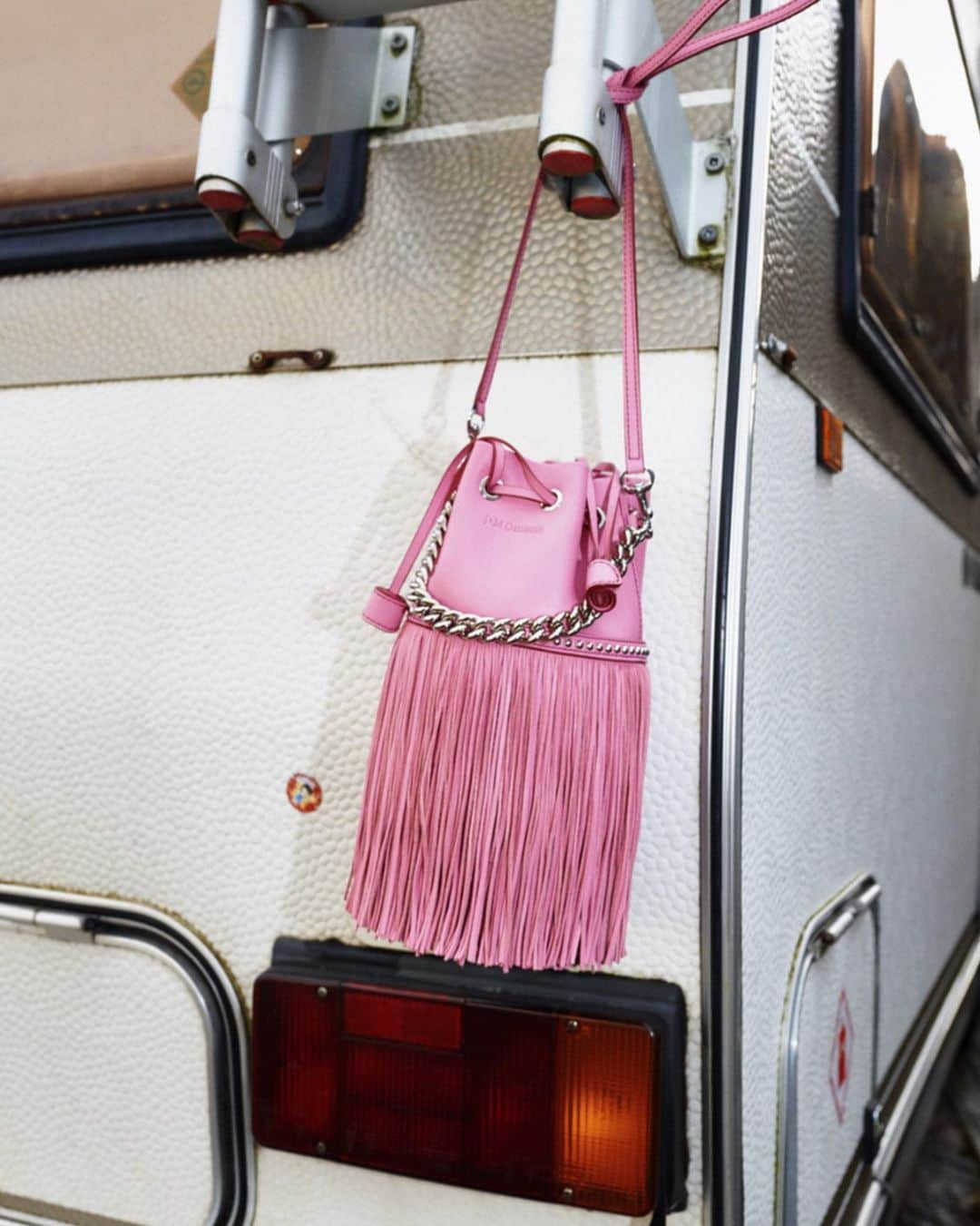 J&M Davidsonさんのインスタグラム写真 - (J&M DavidsonInstagram)「Introducing the new Fringe Carnival Bag, by creative director Katie Hillier for Autumn Winter 2019.  Reimagined with modern design details - from miniature studs to luxurious fringing - in fresh seasonal colours.  Available now in store and online.  #JandMDavidson #AW19」7月3日 17時08分 - jandmdavidson