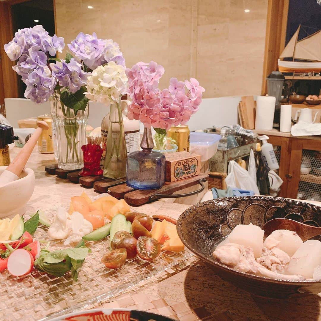 森下千里のインスタグラム：「久しぶりに ともこさんのおうち。 センスの塊🥰 ご飯も美味しくて、音楽もいい、 気温もいいし、居心地もいい。 なんといっても、 話が面白い！！！！ . . #またすぐ行きたい #お泊り #おうちごはん #お店レベル #店よりセンスある #beautifullife」