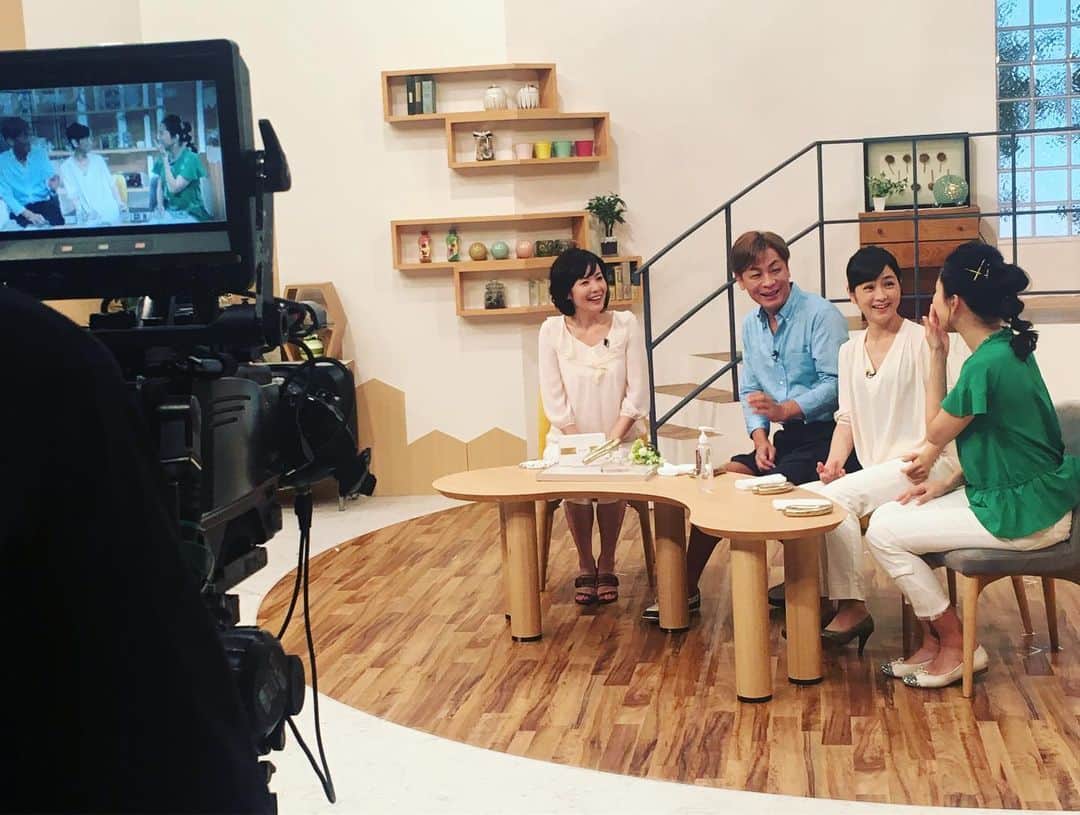六車奈々さんのインスタグラム写真 - (六車奈々Instagram)「読売テレビ『ビートップス』の東京スタジオ収録！  和気藹々と、いつも楽しい現場に参加させていただき、感謝です＾＾ #読売テレビ #ビートップス #楽しい #現場 #働くママ」7月3日 17時11分 - nanarokusha