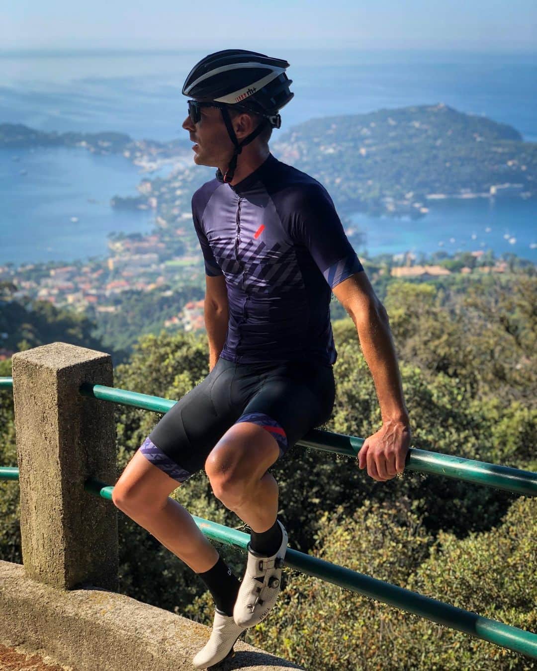 ジェームズ・ロシターのインスタグラム：「There is something so satisfying with pushing yourself to the limit 👊🏼 Go get your LÉGER kit @leger.la」