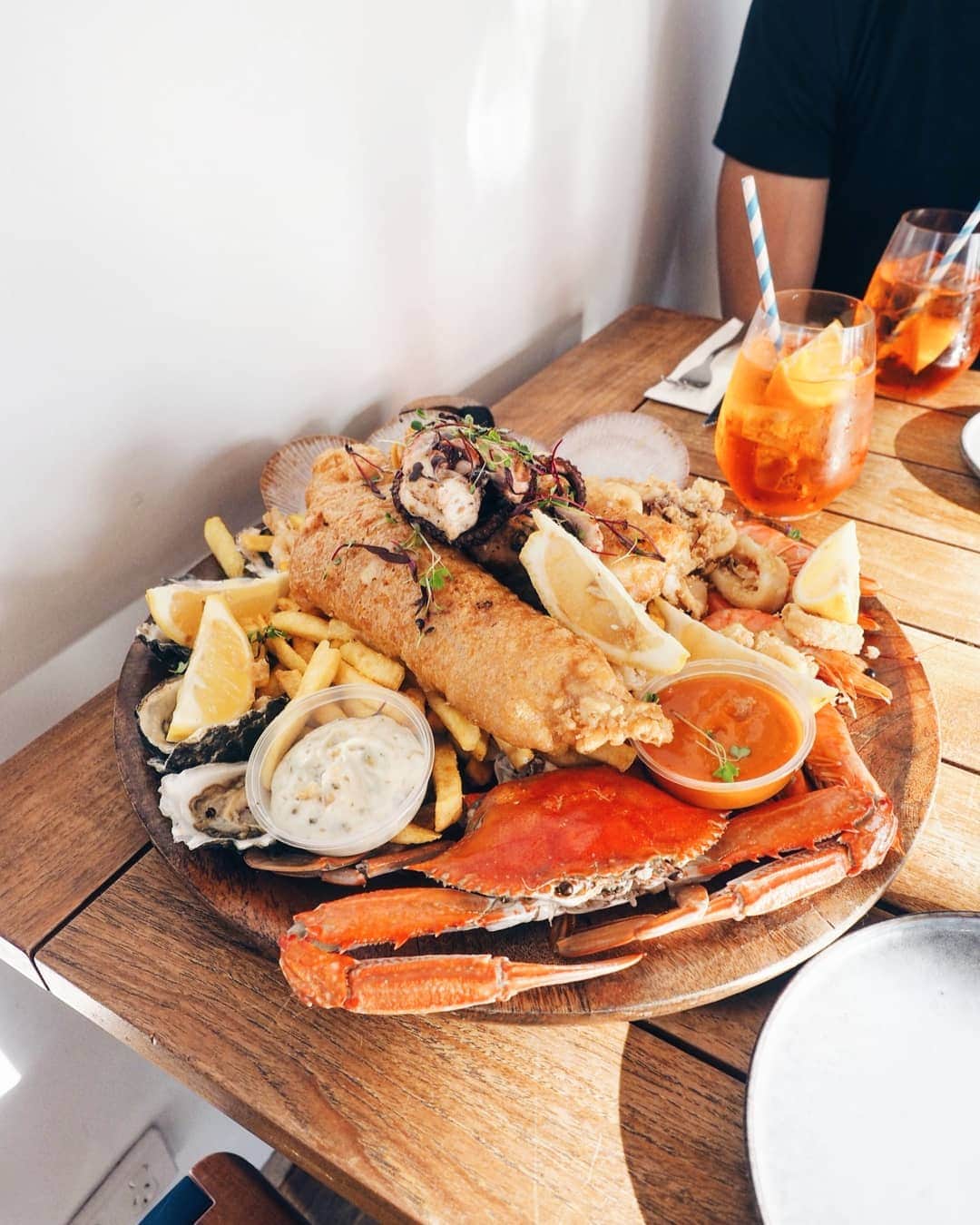 Erinaさんのインスタグラム写真 - (ErinaInstagram)「. . Still thinking about the seafood platter we had at @theboatshedlaperouse last weekend 😊💭. . . 2 more days till weekend! 🎉 🤪. ... 1 more day for me actually 🤭😏. .」7月3日 17時16分 - eliseaki