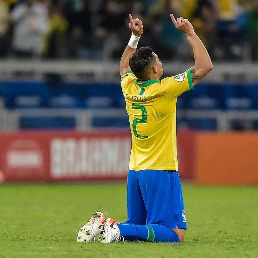 パリ・サンジェルマンFCさんのインスタグラム写真 - (パリ・サンジェルマンFCInstagram)「🇧🇷 advanced to the #CopaAmérica final with a 2-0 win over 🇦🇷 Le #Brésil de @thiagosilva et @marquinhosm5 est qualifié pour la finale de la #CopaAmerica après son succès face à l'#Argentine d'@angeldimariajm et @leoparedes20 👏 . #ParisSaintGermain #Paris #PSG #Football #AllezParis #ICICESTPARIS #ThiagoSilva #Marqui #Marquinhos #Brazil #Brasil #Bresil #Argentina #Argentine」7月3日 17時28分 - psg