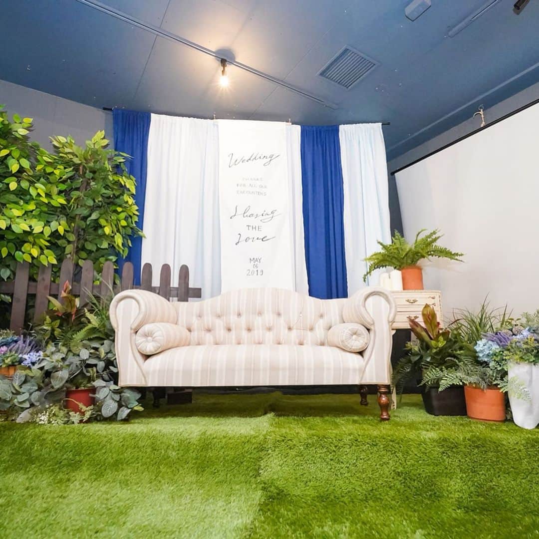 hacocoro weddingさんのインスタグラム写真 - (hacocoro weddingInstagram)「. 雨が続く毎日、皆さまいかがお過ごしでしょうか？  水色を基調とした涼やかな高砂装飾を見ると、 室内でも心地よい風を感じられそう✨  室内でもガーデンウェディングの気分は味わえちゃうんです。  そんな素敵な空間づくり、 お気軽にご相談ください☺️ plannner：和田彩子 photographer： @ray_yamagucci  #hacocoro #wedding #artdirection#decoration #artdirector#dly#パーティー  #会費制ウエディング#ウエディングフォト #ウエディング #ウエディングプランナー #会場コーディネート #結婚式 #結婚式DIY #結婚式二次会 #装飾 #貸切会場 #貸切パーティー #二次会会場 #プレ花嫁 #おしゃれさんと繋がりたい　#日本中のプレ花嫁さんと繋がりたい #2019夏婚 #高砂装飾 #ガーデンウェディング」7月3日 17時40分 - hacocoro_wedding