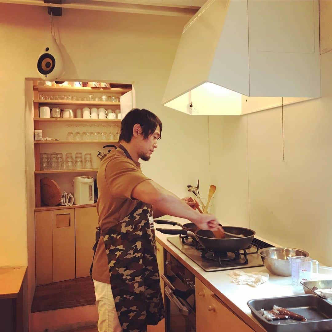 YAMATOのインスタグラム：「Today is the shooting of "Muscle Kitchen". #dragongate #prowrestling  #oggi #小学館 #筋肉キッチン #調理師 #cocking #food #料理 #レシピ」