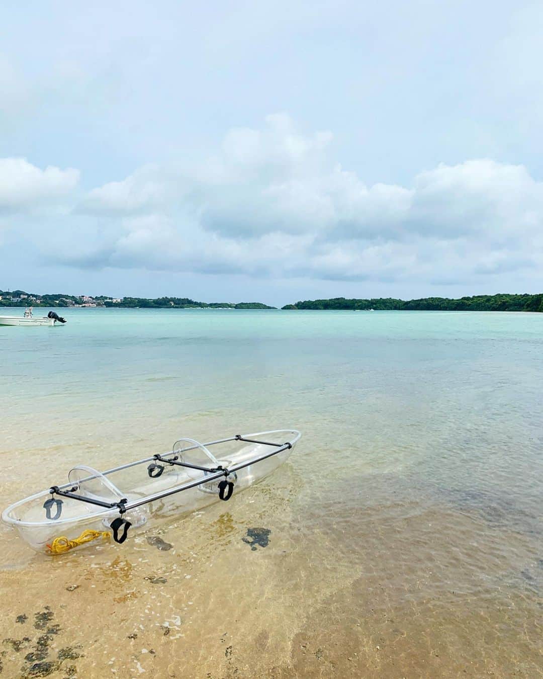 宏実のインスタグラム：「石垣島の思い出 -川平湾でSUPとkayak-  Memories in Ishigaki island -SUP & kayaking in KABIRA bay-  with @coma_chi & @ken.sunagawa2403  美しくて穏やかで本当に気持ちよかった‼️😍」