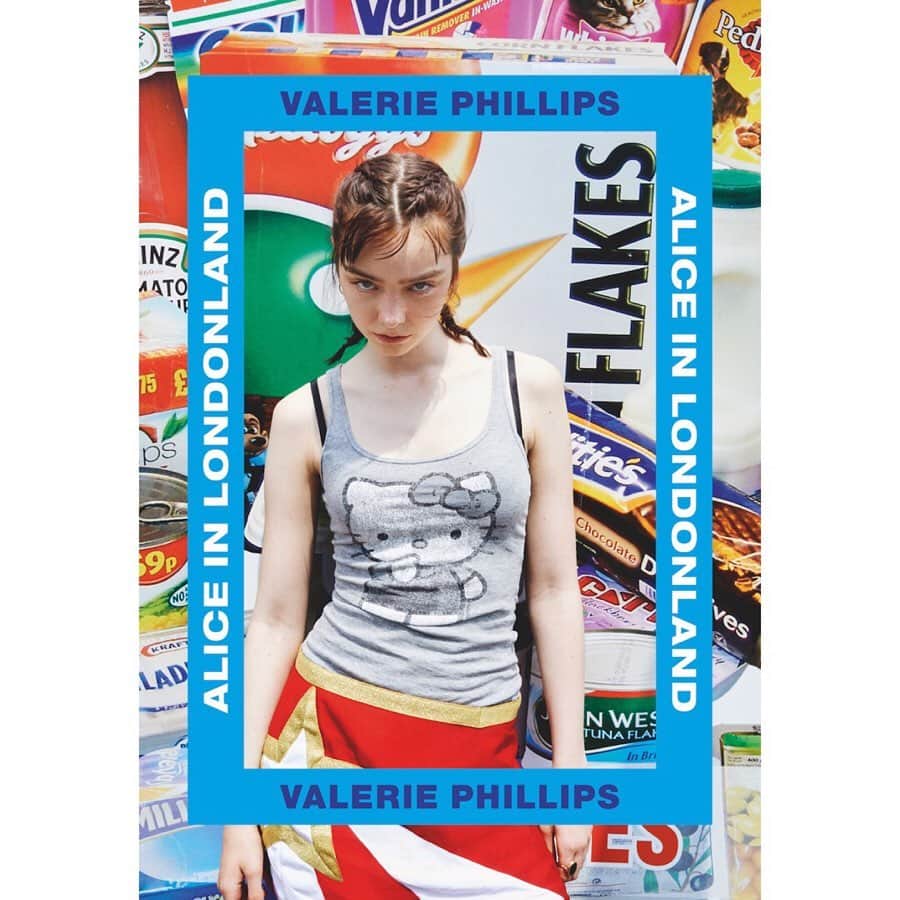 Fashion Headlineのインスタグラム：「【ART&CULTURE】 ブックショップShelf(@shelf_bookshop )の今週のレコメンドブックは、ヴァレリー・フィリップスにとって10作目の作品集『Alice in Londonland』。モデルのアリス(@alicevink )とヴァレリーのロンドンでの旅の記録。 . @fashionheadlinejpn サイトで公開中✒︎ . @wynterinspace  @farrowlondon  #valeriephillips #alicevink #aliceinlondonland #shelf #art #photography #アリスインロンドンランド #ヴァレリーフィリップス #ロンドン」