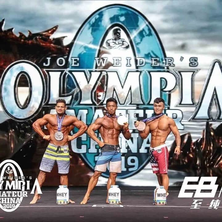 湯浅幸大さんのインスタグラム写真 - (湯浅幸大Instagram)「OlympiaAmateurChina Men’s Physique classB Top3 インドの時のオリンピアアマチュアで一緒だったインドのスーパースターと再会！ こういう違う大会で会った選手と知り合いになるのは本当に嬉しいし、海外の大会に出る楽しみの一つ😆  #olympiachina #olympiaamateurchina #ifbbpro #workout #workoutlife #eatclean #teamlan #training #trainhard #instafitness #arms #abs #diet #gymmotivation #gohardorgohome #bodybuilding #noresttobethebest #mensphysique #classicphysique #ワークアウト #ワークアウトライフ #トレーニング #筋トレ #減量 #ダイエット #減量のある生活 #チートのある生活 #思想を維持する精神は狂気でなければならない」7月3日 17時43分 - kingyuasa