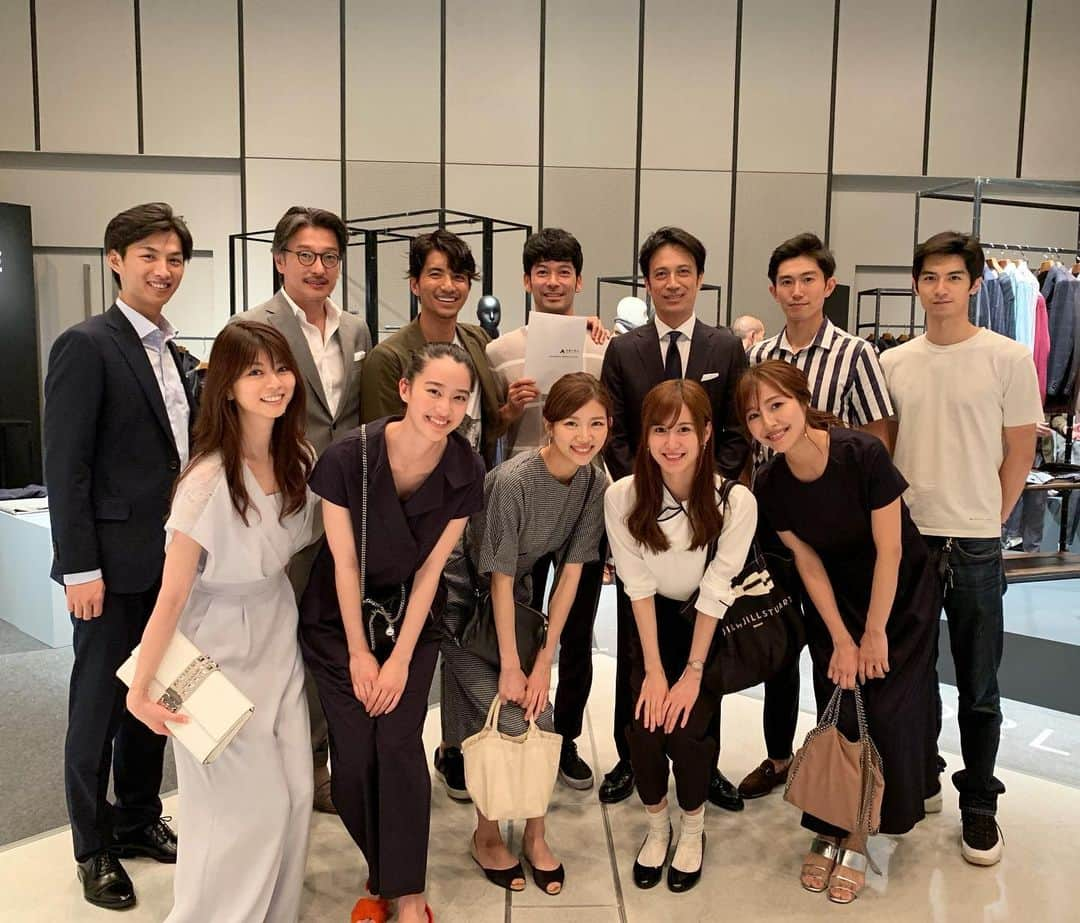 青野楓さんのインスタグラム写真 - (青野楓Instagram)「#洋服の青山 😊  今回もプレス会にお邪魔させていただきました。デザインもスタイリッシュで機能性抜群なので毎回撮影が楽しみです！撮影でしか着る機会があまりないので憧れます🥰#スーツ#オフィスカジュアル#レディーススーツ#スーツの青山」7月3日 17時45分 - kaede626