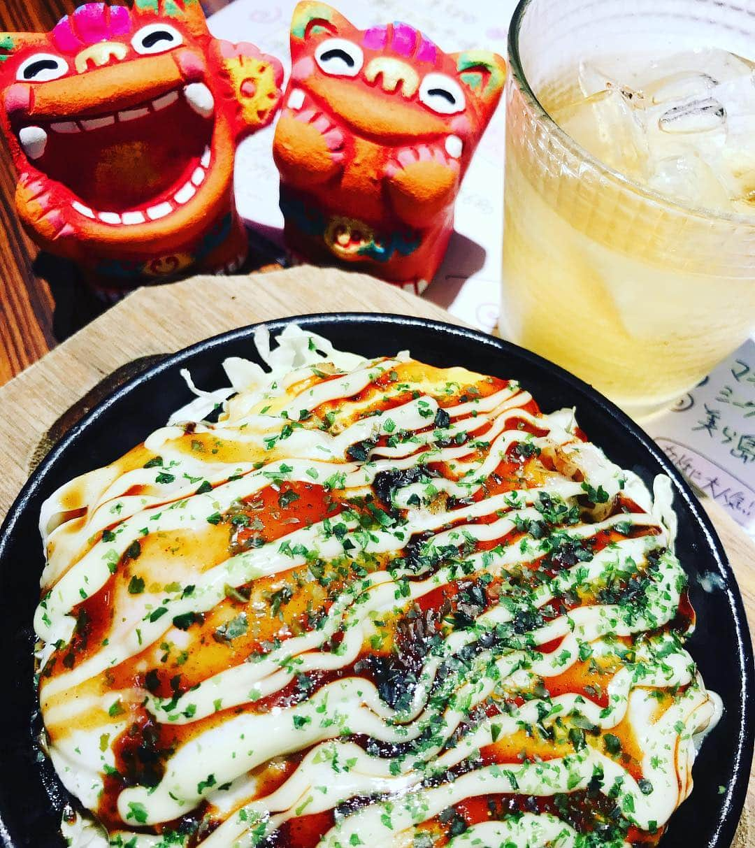 大衆鉄板 焼くん場 ―YAKUNBA―のインスタグラム：「🌺ハイサーイ🌺 ・ 本日の焼くん場オススメ😋! とんぺー焼きです❣️ ・ ボリュームも‼︎味も‼︎ いい感じです ♡ ・ 食べに来て下さいね♪♪ #焼くん場 #鉄板焼き #天王寺居酒屋#天王寺ディナー #天王寺グルメ#天王寺穴場 #沖縄料理#豚平焼き #単品飲み放題#梅酒 #おでん#海ぶどう#カーリーフライ#落ち着く居酒屋 #チェキ #シーサー #沖縄グルメ #手作り居酒屋 #焼き豚足大好き #美ら島 #創作おでん#夏でもおでん #紅芋梅酒」