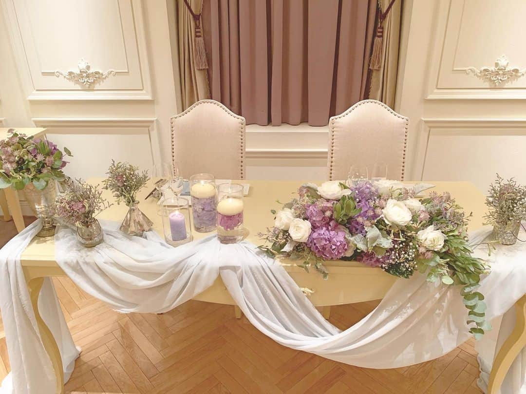 ラバンクドロアさんのインスタグラム写真 - (ラバンクドロアInstagram)「. . ーSummer table cordinateー . . 6月に開催されたAnniversary dinnerの テーブルコーディネートをご紹介します . . あじさいをあしらった涼しげな夏をイメージ したコーディネート。 . お花やテーブルクロスの色を変えるだけで 会場の雰囲気がとっても華やかになります🌿 . . アニバーサリーディナーは毎月開催 しておりますので是非お電話にてご予約ください . . #ウェディング #wedding #ゲストハウス #プレ花嫁 #花嫁 #卒花 #結婚式場 #結婚準備 #結婚式レポ #花嫁diy #ブライダルフェア #ラバンクドロア #labanqueduLoA  #weddingtbt  #marry花嫁  #プラコレ  #日本中のプレ花嫁さんと繋がりたい #横浜ウェディング #横浜結婚式 #一棟貸切ウェディング #文化財 #文化財で結婚式 #文化財ウェディング #テーブルコーディネート #ワールドサービス  #横浜市指定有形文化財 #アニバーサリーディナー #Anniversarydinner」7月3日 17時55分 - la_banque_du_loa