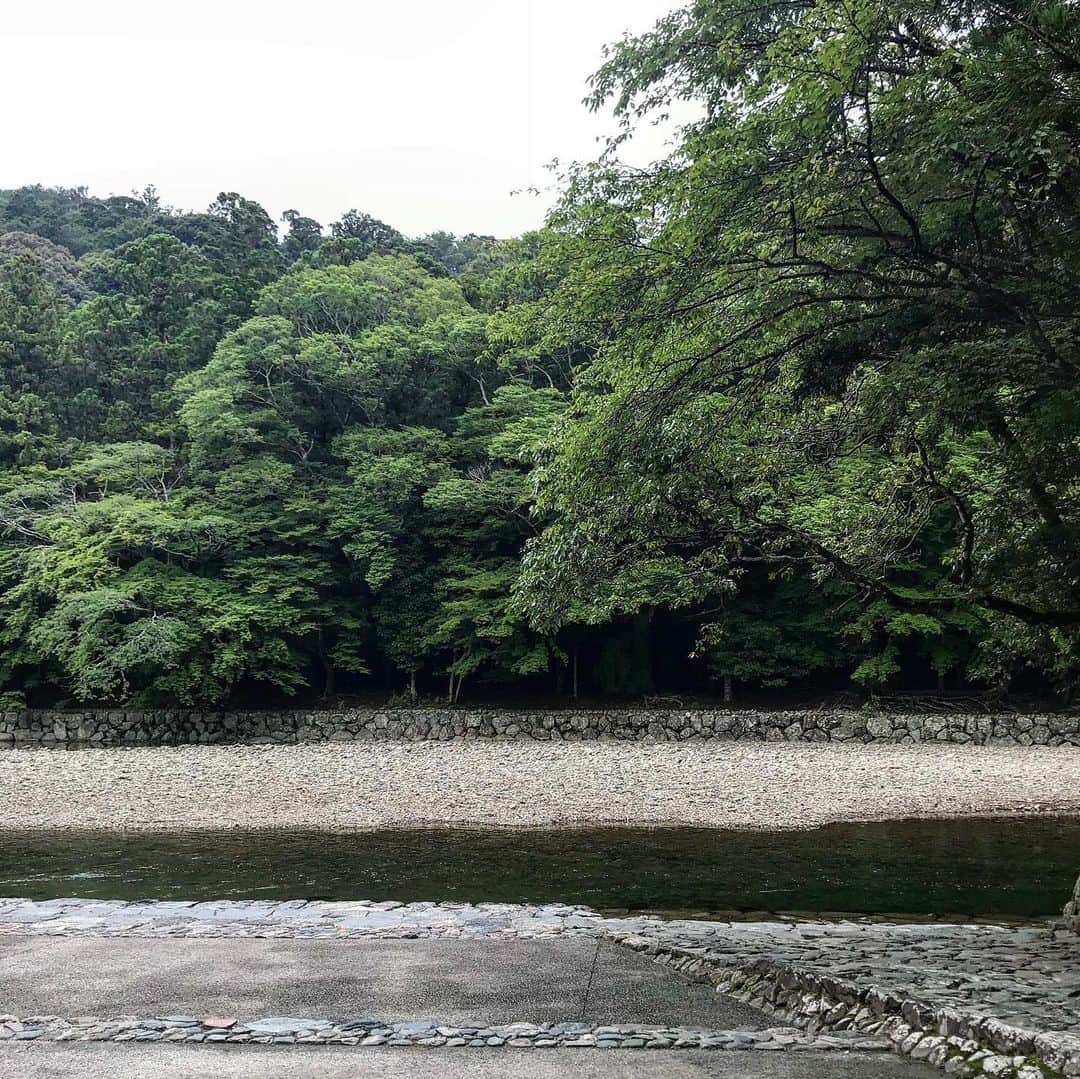 伊藤瑞貴建築設計事務所のインスタグラム：「今日は、某物件視察のため三重県に来てます。 折角なのでお伊勢参りと、 いつものごとく建築ツアーもいくつか！^_^」