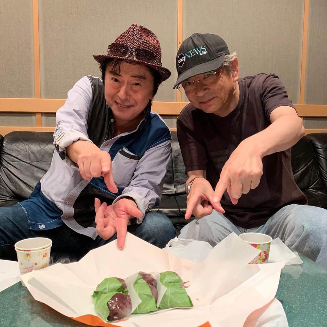 水木一郎さんのインスタグラム写真 - (水木一郎Instagram)「中日ドラゴンズのトレードのため、球団応援歌「燃えよドラゴンズ！2019 令和の激励」の歌詞を一部変更して新たに録音しました。録音終わって和菓子で打ち上げＺ!  7月20日発売。 #燃えよドラゴンズ #燃えドラ #中日ドラゴンズ #山本正之 #水木一郎」7月3日 18時15分 - ichiromizuki
