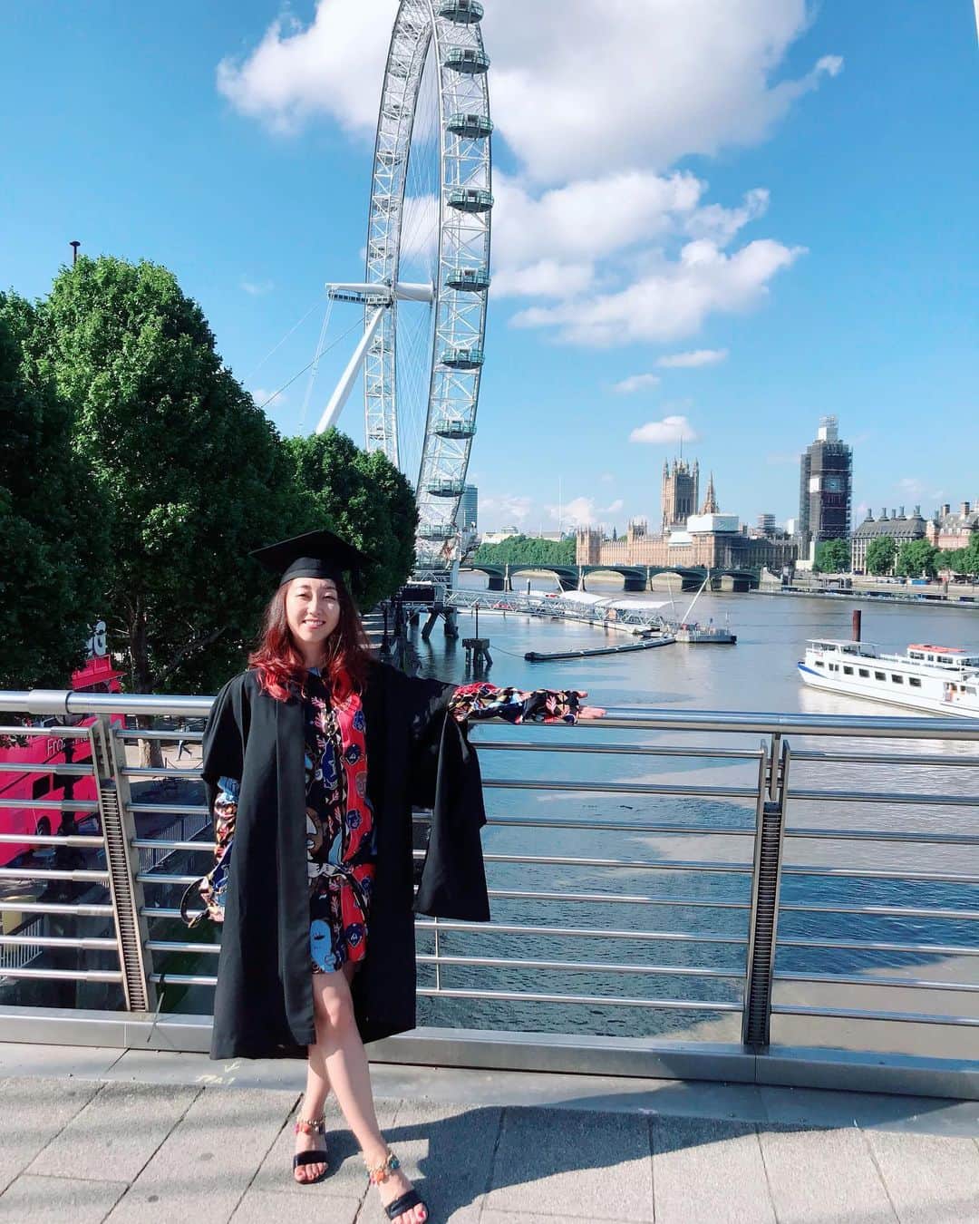 Rie fuさんのインスタグラム写真 - (Rie fuInstagram)「🎓🇬🇧😆#uclgrad #masters #specialized #translation #london #uk #ucl」7月3日 18時10分 - riefuofficial