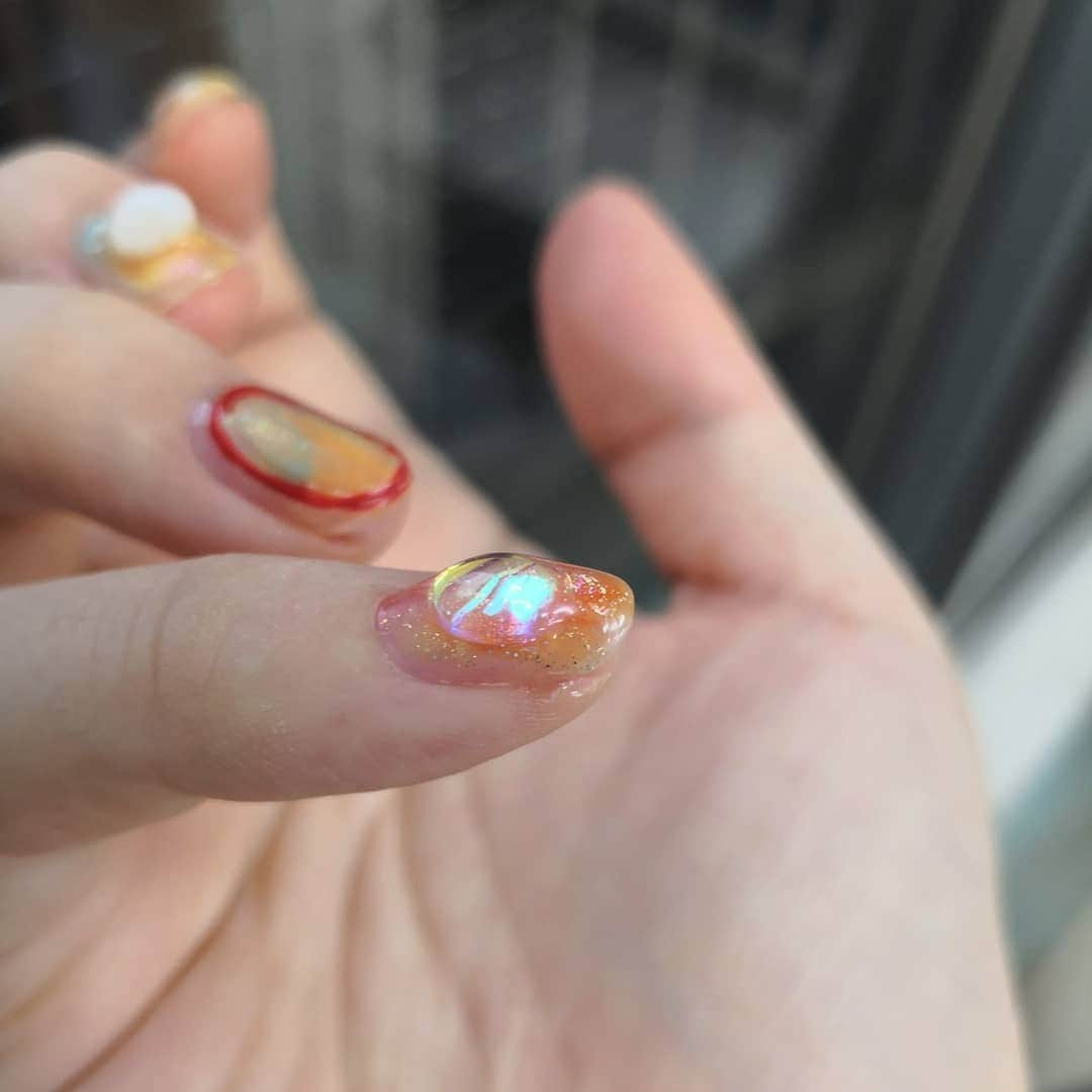 ネイル アイ サロン スグネさんのインスタグラム写真 - (ネイル アイ サロン スグネInstagram)「オーロラで夏ネイル💅  ちひろ #ちひろ指名でお願いします#sugnechihiro#sugne#ネイル#ネイルデザイン#ネイル#カジュアルネイル#ショートネイル#ネイル#ニュアンスネイル#ニュアンスアート#nail#マツエク#カラーエクステ#かわいい#nailart#手描きアート#高田馬場ネイル#高田馬場#네일 #네일스타그램#パラジェル#夏ネイル#オーロラネイル」7月3日 18時25分 - naileyesalonsugne