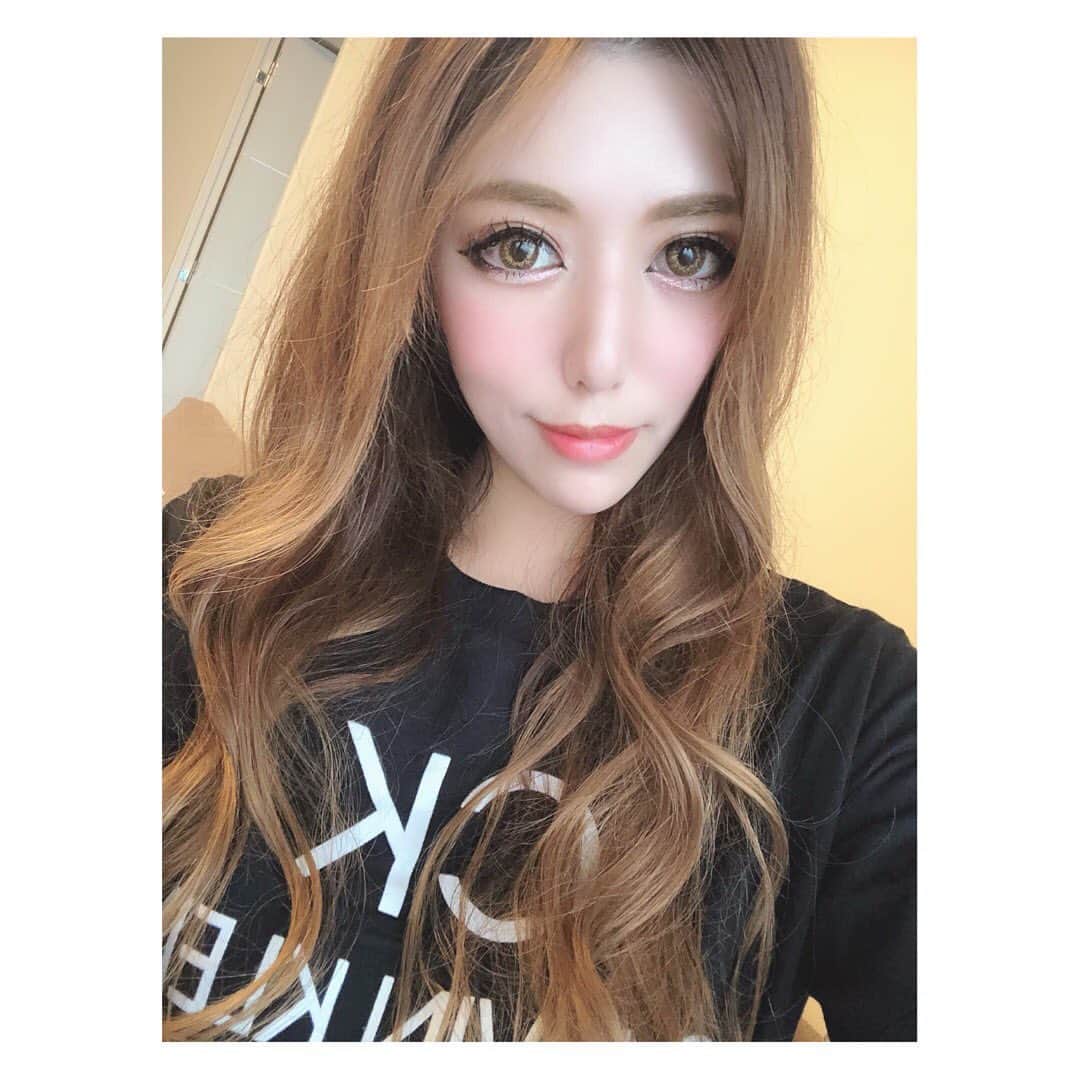 箕田 みなみさんのインスタグラム写真 - (箕田 みなみInstagram)「出かける⤴️ 雨だけど...☔️ 丸は...イビキかいて寝てます😪 ・ ・ #ポメラニアン #ポメ #ブルーマール #ポメスタグラム #犬スタグラム #愛犬 #愛犬家 #犬のいる暮らし #親バカ #親バカ部 #犬バカ #犬バカ部 #おしゃれ女子 #女子会 ・ ・ #占い #占い師 #風水師 #占い師霊能者もお忍びで訪れる占い師  #米国nlp協会認定心理カウンセラー  #心理カウンセラー #幸せ占い師の日常」7月3日 18時34分 - minami.mita
