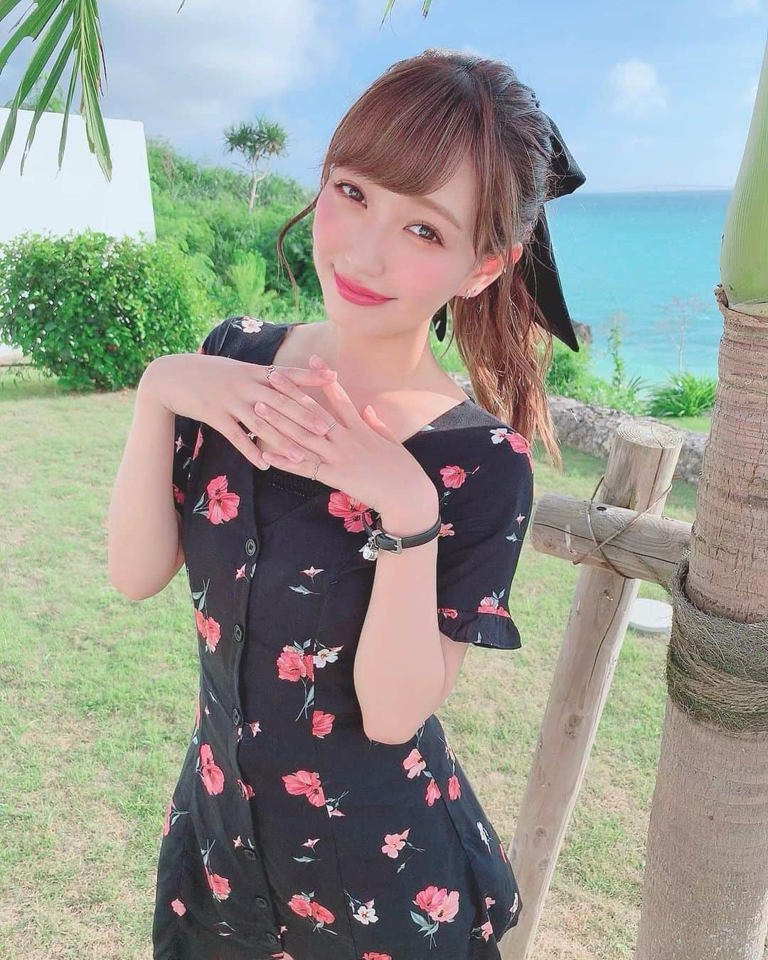 荻野可鈴さんのインスタグラム写真 - (荻野可鈴Instagram)「、 宮古島感ある〜！！！ 家に引きこもり気味の私がひっさびさに 日光浴びまくって指輪の跡付くくらい 日焼けしましたとさ🤭 もうこの夏は指輪マストじゃん！！！！ #夢アド #荻野可鈴 #宮古島」7月3日 18時39分 - karin_ogino