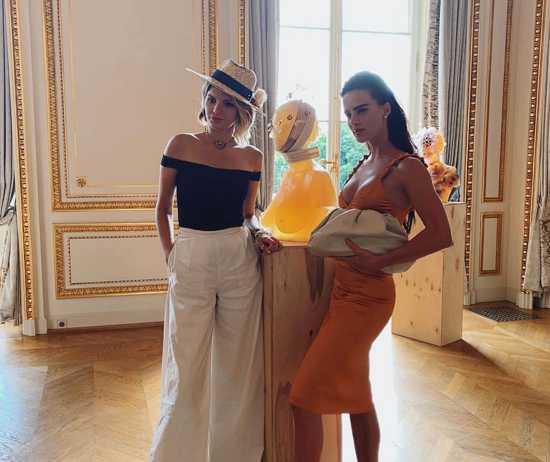 アンナ・アンドレスさんのインスタグラム写真 - (アンナ・アンドレスInstagram)「First couture presentation of ukrainian brand @ruslanbaginskiy_hats during #ParisCoutureWeek, always proud 🌻 @ruslanbaginskiy @petroyasinsky @alisa.volskaya  #pfw #pfw19」7月3日 18時45分 - ann.andres