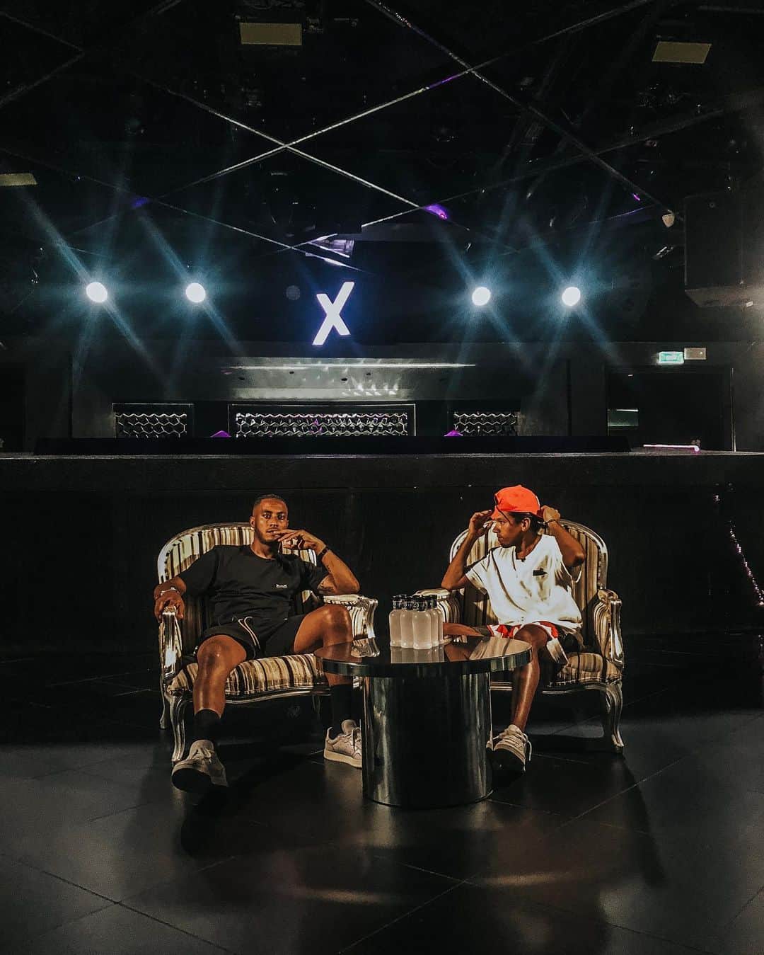 サネリー・ジェームズのインスタグラム：「See you tonight @hiibizaofficial for our residency with @arminvanbuuren.」