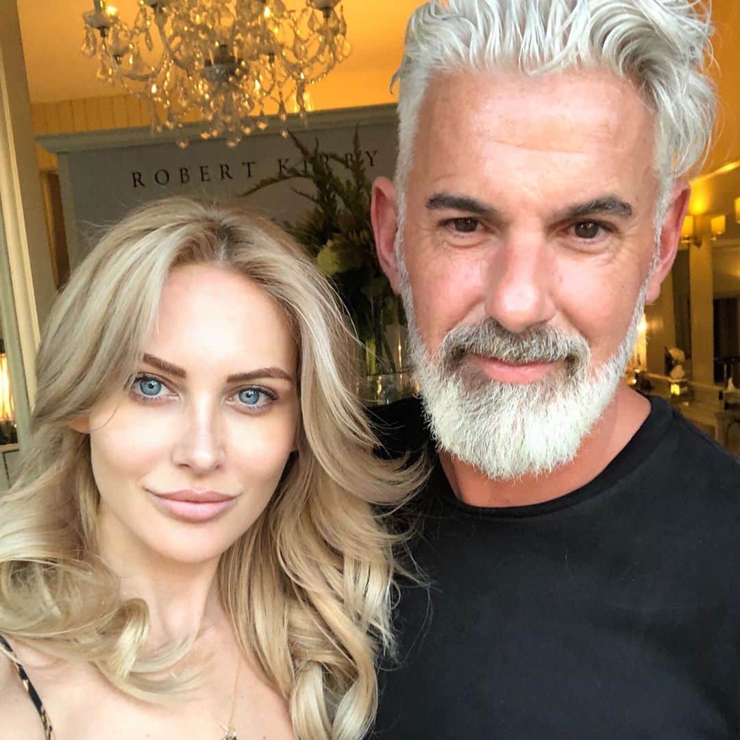 ステファニー・プラットのインスタグラム：「First stop was to see my friend & stylist @robertkirbylondon ❤️ the best blonde in the world!!!! I’m so happy #idhairuk 💁🏼‍♀️ I could hang out here all day- I love them so much!! But I actually do have to run home to do #prattcast 😜」
