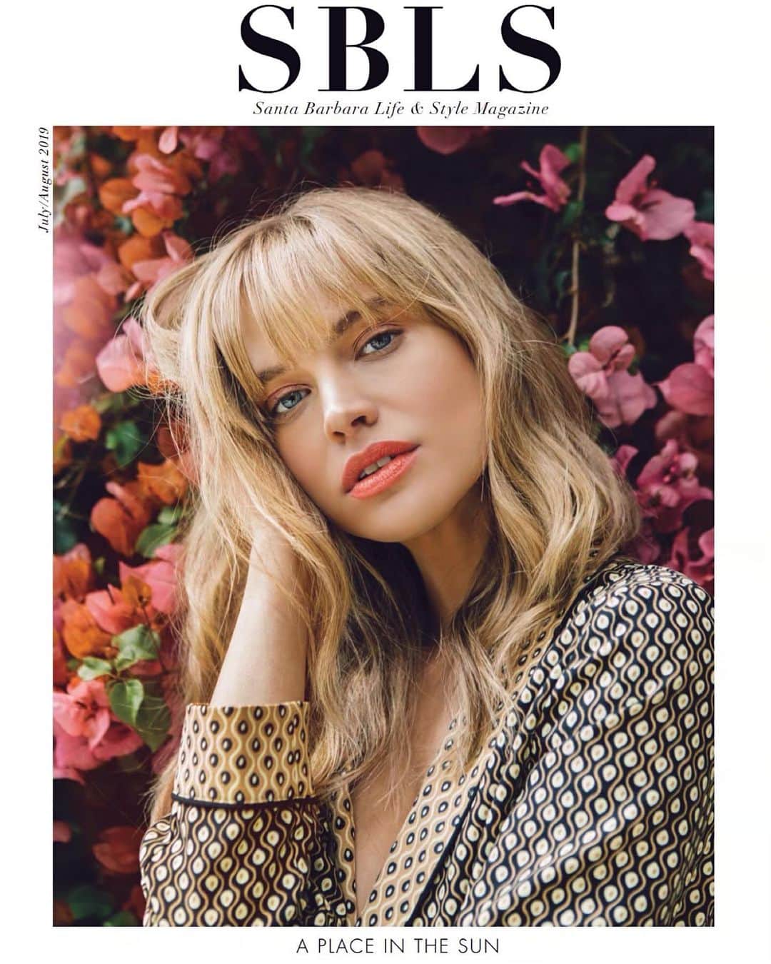 タニヤ・ミティアッシーナのインスタグラム：「🌺🌸here’s me (after the longest social media break, I know, I know) on the cover of @sblifeandstyle yay! 🌸🌺 best team everrrrrr - it’s was just us girls, and that almost never happens - thank you ladies, you made me feel so comfortable and confident 💕💕 so happy with this💕」