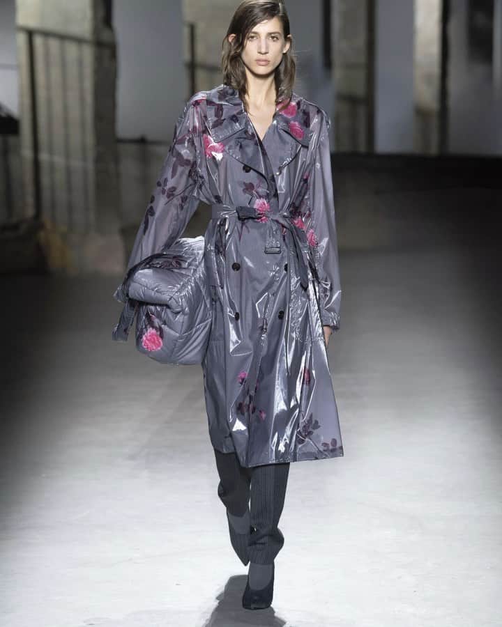 Saks Fifth Avenueのインスタグラム：「JUST IN: @driesvannoten’s Fall 2019 collection gives the trench a floral spin. Shop the collection now at Saks. #SaksStyles」