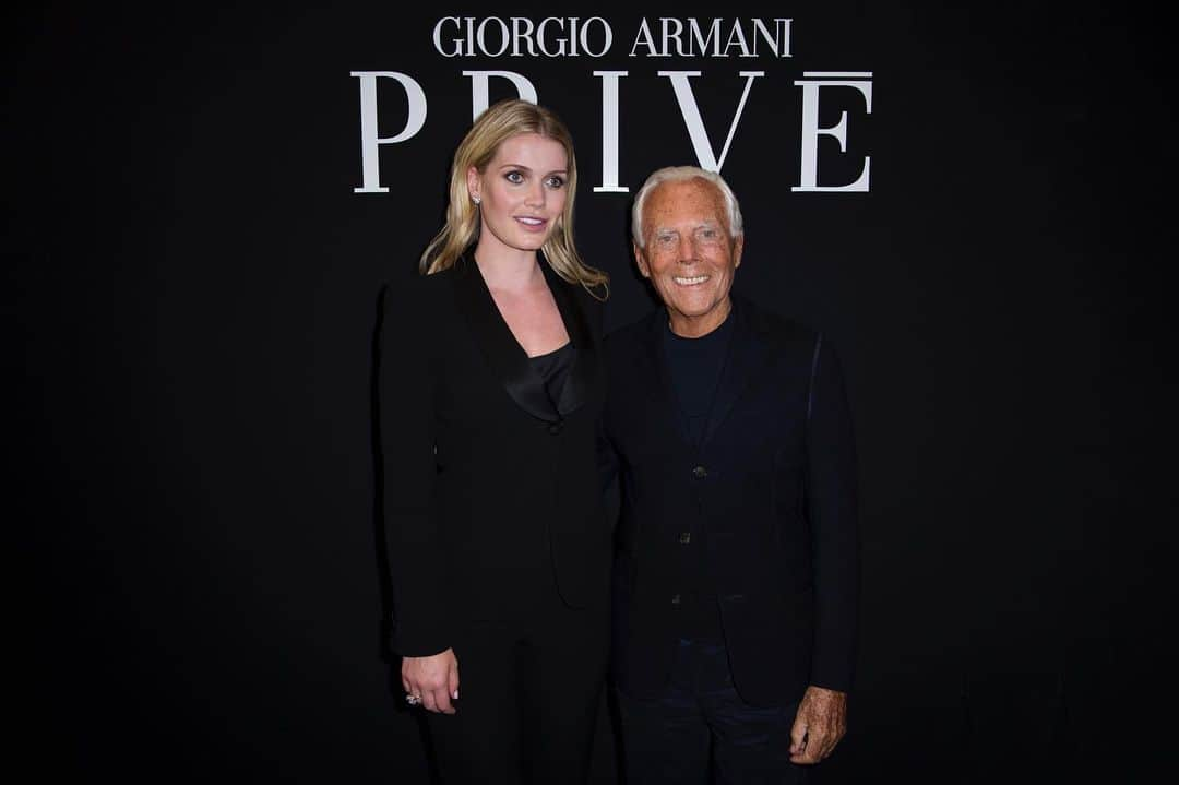 Armani Officialさんのインスタグラム写真 - (Armani OfficialInstagram)「Mr Armani with some of his special guests at the #GiorgioArmaniPrivé FW 2019-2020 show held at the Petit Palais in Paris #pfw  @kitty.spencer @nicolekidman @keithurban @nikkireed @iansomerhalder @sarasampaio @aliceoliviadellalxiii @malloryedens @rexdanger #DamienChazelle #OliviaHamilton #ClaudiaCardinale #NoraArnezeder」7月4日 5時12分 - emporioarmani