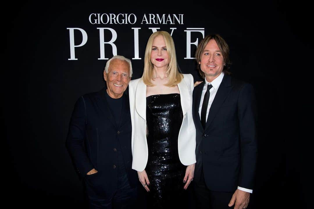 Armani Officialさんのインスタグラム写真 - (Armani OfficialInstagram)「Mr Armani with some of his special guests at the #GiorgioArmaniPrivé FW 2019-2020 show held at the Petit Palais in Paris #pfw  @kitty.spencer @nicolekidman @keithurban @nikkireed @iansomerhalder @sarasampaio @aliceoliviadellalxiii @malloryedens @rexdanger #DamienChazelle #OliviaHamilton #ClaudiaCardinale #NoraArnezeder」7月4日 5時12分 - emporioarmani