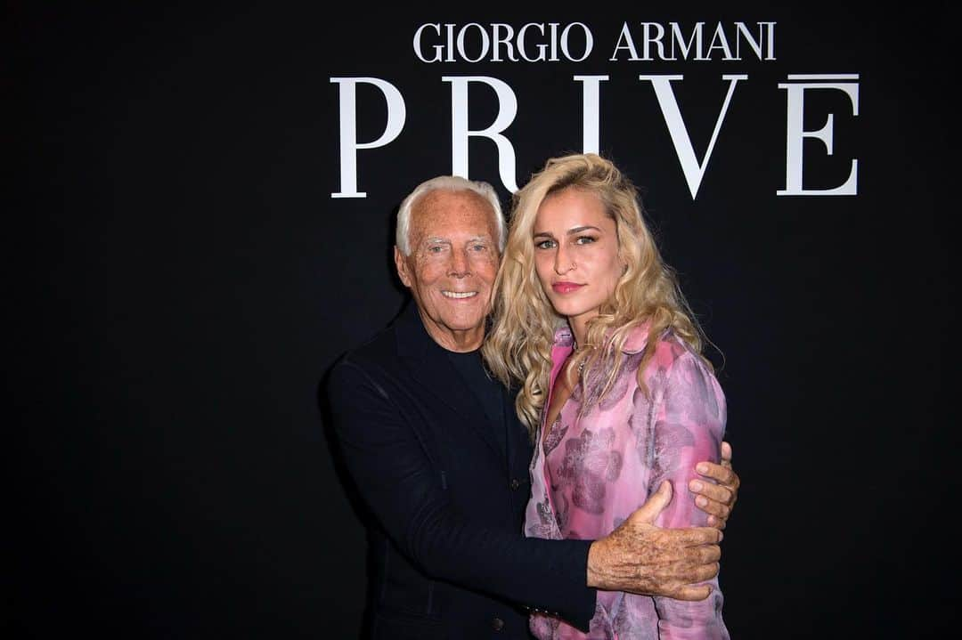 Armani Officialさんのインスタグラム写真 - (Armani OfficialInstagram)「Mr Armani with some of his special guests at the #GiorgioArmaniPrivé FW 2019-2020 show held at the Petit Palais in Paris #pfw  @kitty.spencer @nicolekidman @keithurban @nikkireed @iansomerhalder @sarasampaio @aliceoliviadellalxiii @malloryedens @rexdanger #DamienChazelle #OliviaHamilton #ClaudiaCardinale #NoraArnezeder」7月4日 5時12分 - emporioarmani