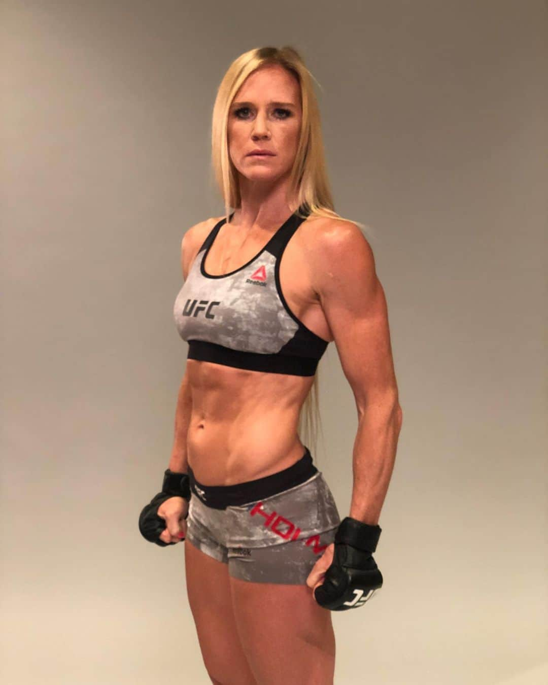 ホリー・ホルムさんのインスタグラム写真 - (ホリー・ホルムInstagram)「Let’s go !!! 👊🏼#ufc239」7月4日 5時14分 - hollyholm