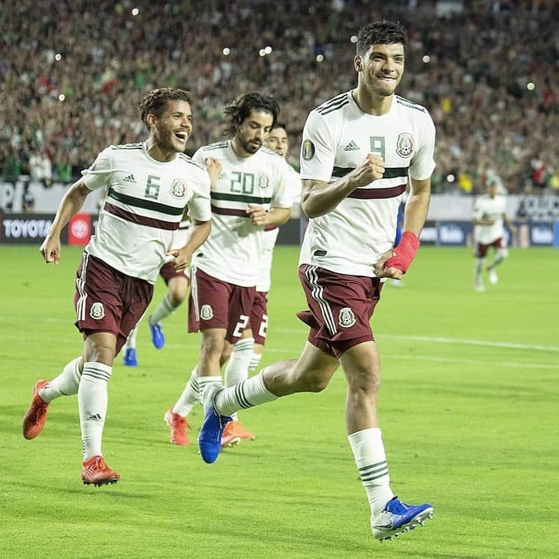 ラウール・ヒメネスさんのインスタグラム写真 - (ラウール・ヒメネスInstagram)「⚽️🇲🇽#pasiónyorgullo #vamosmexico」7月4日 5時19分 - raulalonsojimenez9