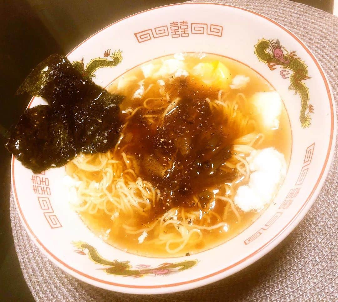 ラーメンみしゅくのインスタグラム：「ふかひれラーメン え、うますぎなんですけど🥺なやつ 上位争いにくい込んできたぞ イメージは、あんかけ醤油ラーメンって感じかなぁ🥺食べて欲しい！ #三陸 #ふかひれ #ふかひれラーメン #気仙沼産 #気仙沼 #ラーメン #インスタントラーメン #細麺 #ちぢれ麺」