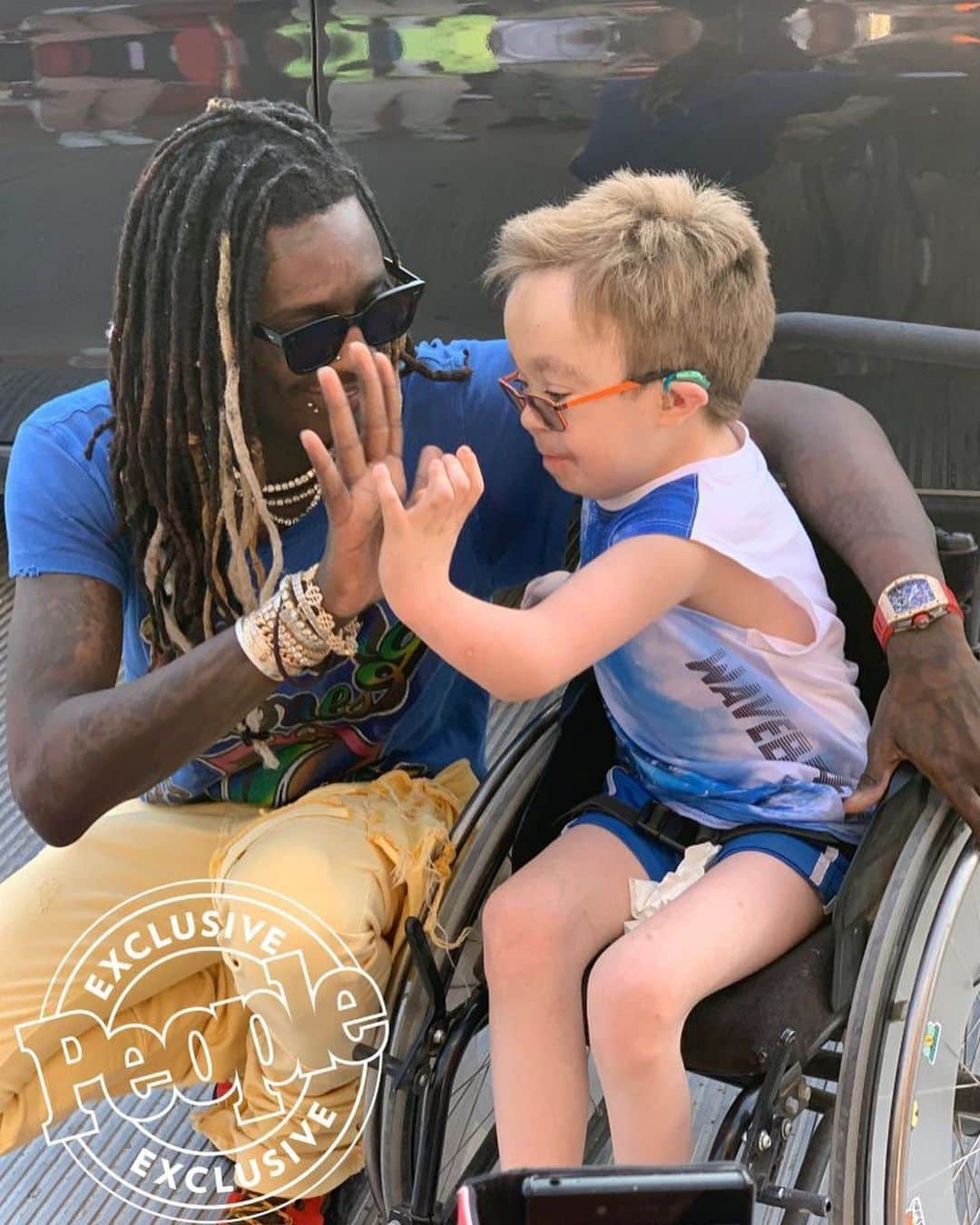 People Magazineさんのインスタグラム写真 - (People MagazineInstagram)「Young Thug gave one young fan the experience of a lifetime. ❤️ The rapper brought a 14-year-old fan named Steven onstage to perform with him, followed by a meet and greet after the show. Tap the bio link for more on the teen's special day with his favorite artist. | 📷: Carleen Donovan」7月4日 5時29分 - people