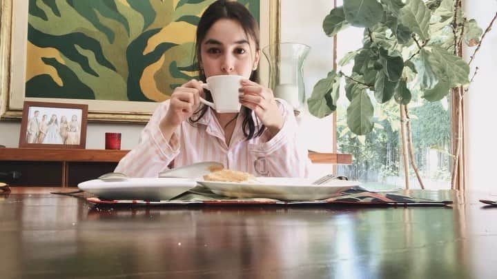 ジュリア バレットのインスタグラム：「Quiet mornings ♡」
