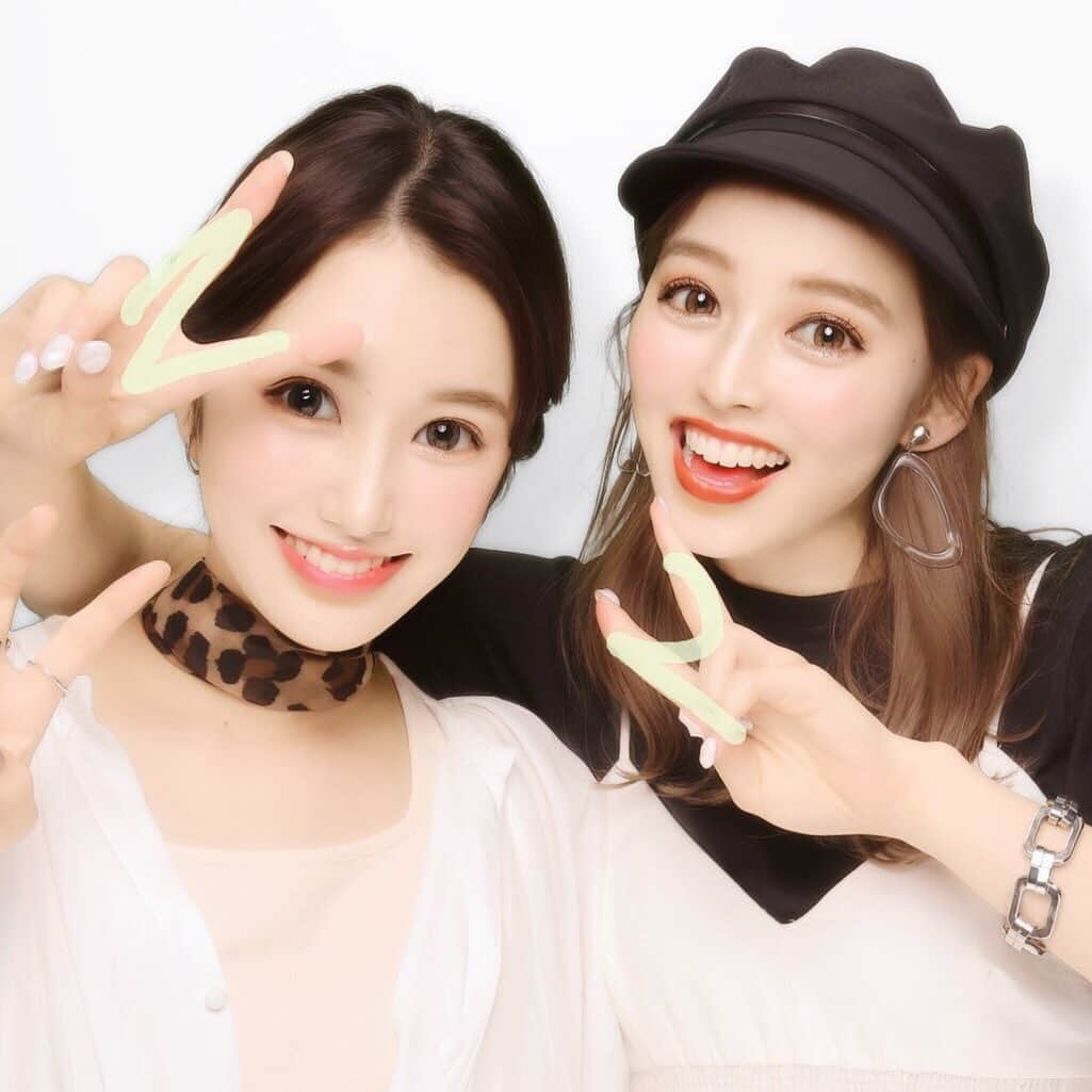 高橋野乃子さんのインスタグラム写真 - (高橋野乃子Instagram)「． なっちゃんの22歳を記念して。プリクラ。 15年間ずっと一番近くにいるなっちゃん！！ いつもの感謝を伝えられた日になった気がする〜！ 今年も最高な一年🏝 #プリント倶楽部  #うちの手が邪魔 #22歳 #誕生日」7月3日 20時40分 - _nonstyle_