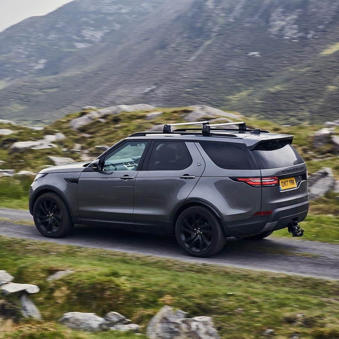 Land Roverさんのインスタグラム写真 - (Land RoverInstagram)「#LandRover #Discovery - a versatile space, perfect to go in search of memorable experiences with the whole family. Search 'Land Rover Discovery 7 seats' to learn more.  #4x4 #Adventure #Carsofinstagram #Instacar #SUV #CarLifestyle #Family #FamilyAdventure #FamilyTime」7月3日 20時41分 - landrover