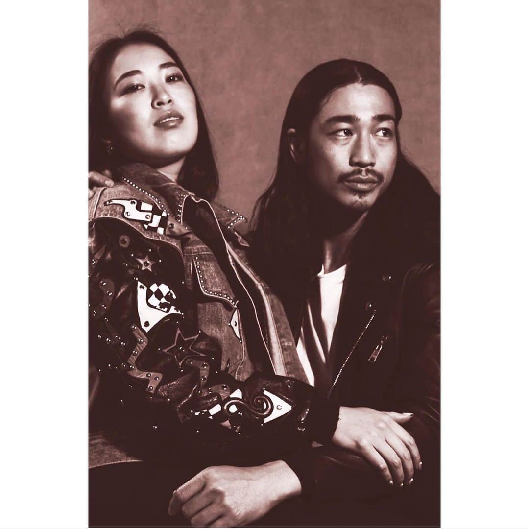 小野美公さんのインスタグラム写真 - (小野美公Instagram)「無理🙏うちらってほんま最高🤣笑  #vogue風 #真剣にふざけた形 #無理😂 #じわる #ファム感笑」7月3日 20時50分 - mikuhead
