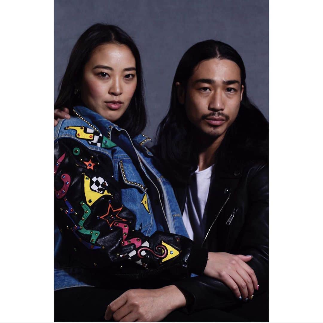 小野美公さんのインスタグラム写真 - (小野美公Instagram)「無理🙏うちらってほんま最高🤣笑  #vogue風 #真剣にふざけた形 #無理😂 #じわる #ファム感笑」7月3日 20時50分 - mikuhead
