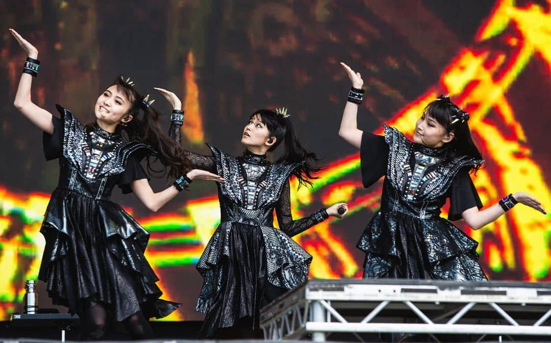 Kerrang!さんのインスタグラム写真 - (Kerrang!Instagram)「Glastonbury 2019. Check out our galleries on Kerrang.com. . . . 📸: @jennfive  #glastonbury #glastonburyfestival #bmth #bringmethehorizon #scarlxrd #babymetal #idles」7月3日 21時01分 - kerrangmagazine_