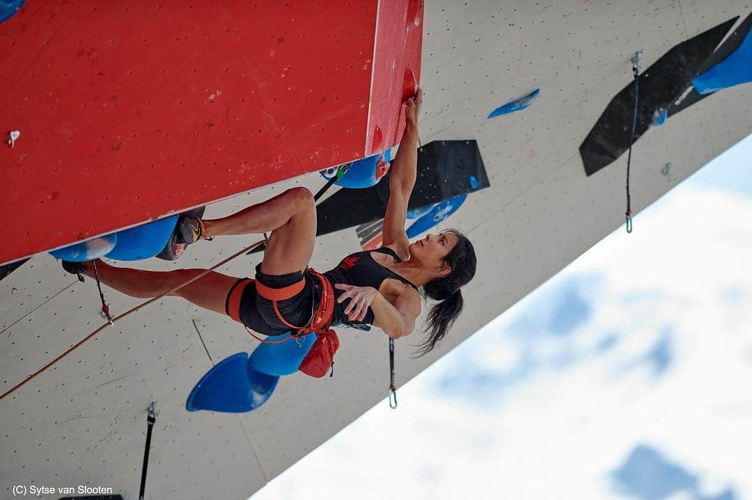 アラーナ・イップのインスタグラム：「It’s Lead World Cup season🇨🇭! Three competitions and the Chamonix @arcteryxacademy in three weeks. Hoping it’s a little less painful and more successful than it felt here....😅 ⠀⠀⠀⠀⠀⠀⠀⠀⠀ Photo @sytsevanslooten ⠀⠀⠀⠀⠀⠀⠀⠀⠀ @arcteryx @scarpana @canfund」