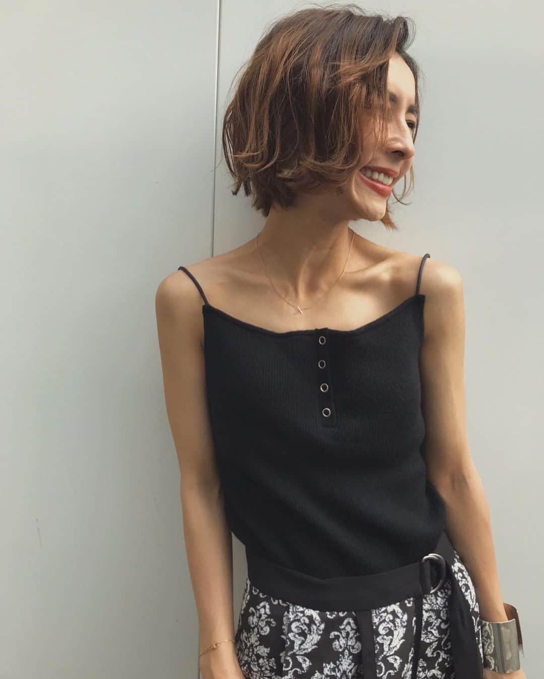 黒石奈央子さんのインスタグラム写真 - (黒石奈央子Instagram)「あめりふく . HENLEY NECK KNIT CAMI ¥8300+tax 7/9 NOAH PANEL WRAP SK ¥14800+tax 7/9 . これまたオーダーしたお気に入りアイテム！オリジナルのダマスク柄の、スカート。裾にはフリンジを！ キャミはカップ付きキャミだから下着の心配いらずです！ .  @ameri_shinjuku @amerivintage @ameri_daikanyama @ameri.shinsaibashi #ameri#amerivintage #fashion #coordinate#ootd#outfit#osanposnap #705_outfit #大人ファッション #大人コーディネート #大人スタイル #modestyle #modefashion#modecasual」7月3日 20時58分 - blackstone705