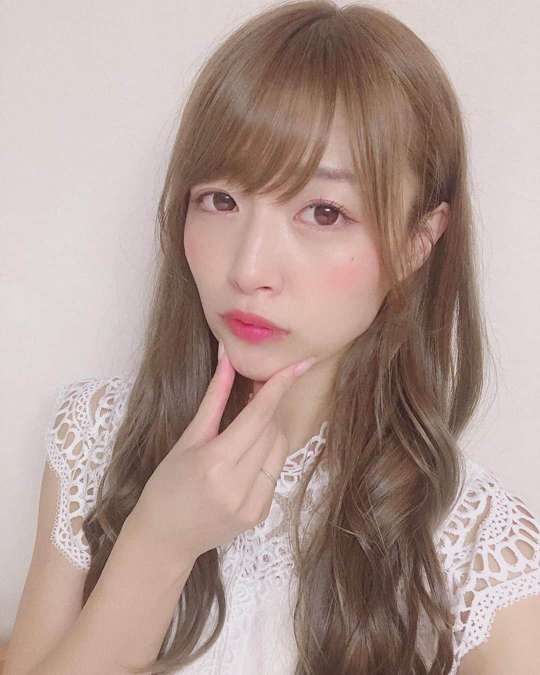 桃咲まゆさんのインスタグラム写真 - (桃咲まゆInstagram)「_ 顔のエラをなくしたくて 小顔矯正のYouTubeみながら マッサージしまくってたら 顔を痛めました #力加減 . 2019年下半期もわんぱくにがんばります✌︎ #タリーズからの投稿」7月3日 20時59分 - mayu_momosaki