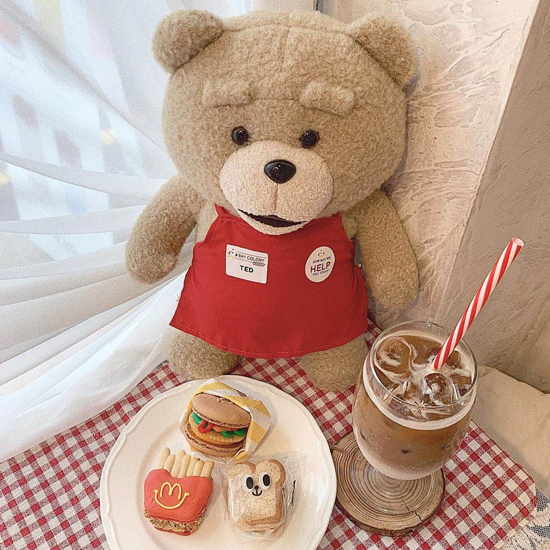 ひこ乃さんのインスタグラム写真 - (ひこ乃Instagram)「🐻韓国𝒸𝒶𝒻𝑒⠀ ⠀ 釜山にある可愛すぎなマカロンのお店😻 しかも美味しいんだ𓍯  #釜山#西面カフェ#avllim#cafeavllim#어블림#카페어블림#부산카페#부산카페추천#부산맛집#서면카페#카페#카페스타그램#韓国旅行#韓国料理#韓国カフェ#韓国観光#西面グルメ#macaron#macarons#ted#l4l#f4f#いいね#カフェ」7月3日 21時09分 - hikono0909