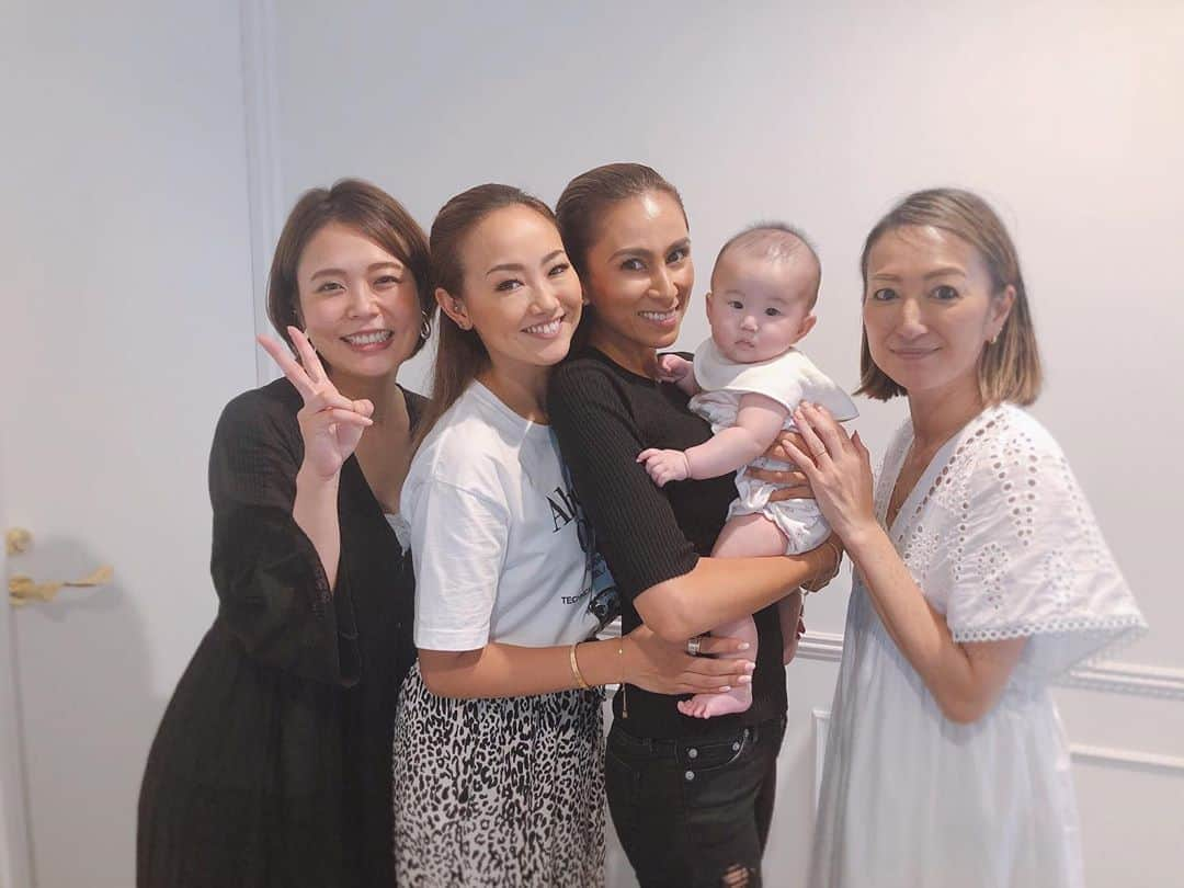 MALIAさんのインスタグラム写真 - (MALIAInstagram)「Moalani Wax元スタッフが サプライズで会社に来てくれたの😍♥️ . 長年働いていてくれてたお二人さん♥️ 寿退社した今もたまに顔を見せてくれるのが、 とっっっても嬉しい♥️✨ . #MoalaniGirls #特技はブラジリアンワックス #もえかの得意分野は書けないけど🙊 #みんな #ワックス上手 #腕に自信あり #国際ワックスコンソーシアム #認定講師 #MoalaniWax #元スタッフ #また遊びにきてね ♥️♥️♥️♥️♥️」7月3日 21時11分 - maliarehman