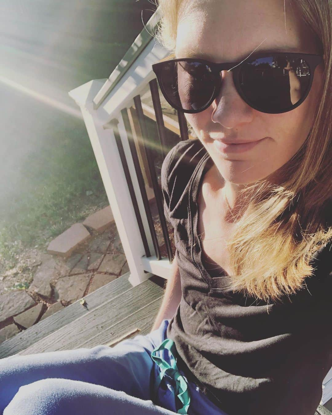 チェルシー・ルーズさんのインスタグラム写真 - (チェルシー・ルーズInstagram)「It’s “Friday,” scrub day! But first, some tranquillo deck time with my trusty @shadyrays #shadyrays  And you guys! I was invited to my first PA interview. Any and all suggestions are welcome 🙏🏼💕」7月3日 21時26分 - chelseanicholerude