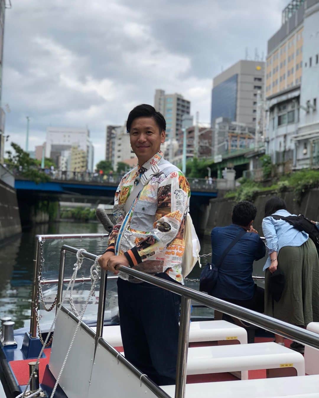 川島章良さんのインスタグラム写真 - (川島章良Instagram)「. . . 明日7月4日 11時40分から テレビ東京『昼めし旅』 1人ロケで東京は神田川沿いのご飯調査してきました。  神田川をまさかの船でくだりました。 初めての経験で神田川めっちゃ綺麗ですよ。 東京住んで30年くらいですけど神田川すごー。  是非見てくださいな。  写真は水道橋辺りです。 . . . #昼めし旅#はんにゃ川島#ロケ#神田川」7月3日 21時36分 - hannyakawashima