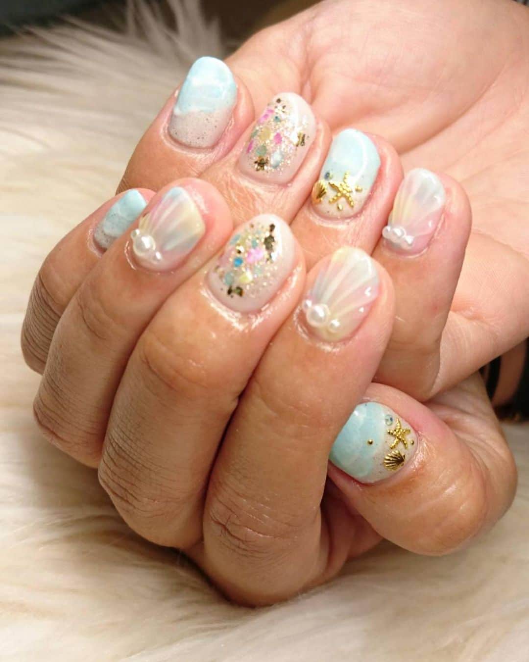 木原梢さんのインスタグラム写真 - (木原梢Instagram)「new nail♡ 今回は超〜お気に入り☺️ 夏っぽくてキラキラで色が大好き〜💋 見るたびにテンション上がる‼︎ あずささん、ありがとうございました♡  #new nail #lani kamogawa #ネイル #マーメイドネイル #サンドネイル #モチベの上げ方」7月3日 21時38分 - kozu0917