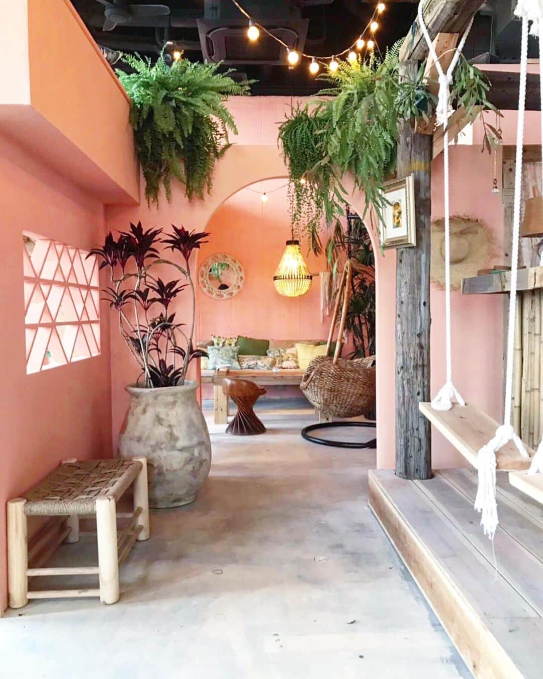 Jura Furnitureのグルメインスタ