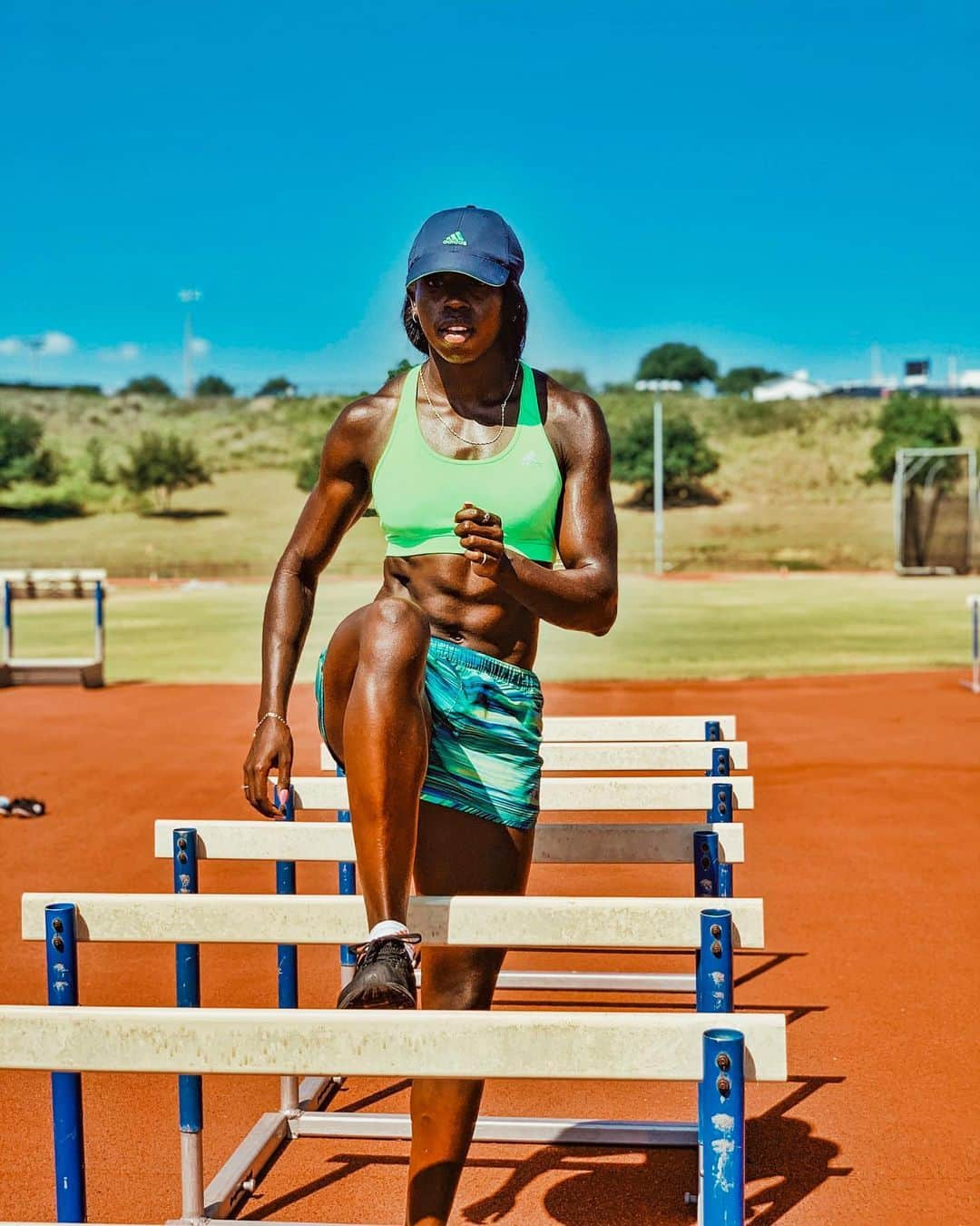 デズリー・ヘンリーさんのインスタグラム写真 - (デズリー・ヘンリーInstagram)「Handle any and all obstacles with Grace, Determination (& a nice outfit👌🏾) #TheBestIsYetToCome • • • • • #Athlete#Fitness#Determination#Strenght#potd#ootd#abs#gym#Health#Lifestyle#Trackandfield#FitnessMotivation#Hurdles#AdidasWomen」7月3日 21時42分 - desiree_lh