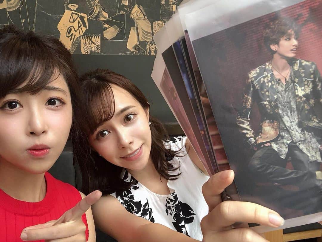 黒澤詩音のインスタグラム：「*﻿ ﻿ 昨日千秋楽を迎えた﻿ ﻿ #宝塚花組 #花より男子 🌸🍡﻿ ﻿ ﻿ 昨日の前楽に入り、﻿ 最終的に…６回！！観劇しました🥺✨﻿ ﻿ 恋アリも合わせるとこの3週間で９回、宝塚観劇。。笑﻿ ﻿ ﻿ アーー足りない！﻿ まだ、まだ、まだ、観たかった…！﻿ これでもう道明寺司の姿のれいちゃんを観ることが出来ないと思うと…道明寺ロス。﻿ ﻿ 一つの演目をこんなにも沢山観たのははじめて。﻿ ﻿ 公演期間中に行われた、恋アリでもそこに居たのは道明寺。﻿ 完全にれいちゃん、憑依していた。﻿ 本当にしっかりとお役を作られていて、芝居心のあるお方で、そこに言うまでもない素晴らしいダンスに、魅力たっぷりの歌声。﻿れいちゃんの一挙一動に観ているこちらが反応してしまう、そんなお芝居。 ﻿ しろきみちゃんの、つくしっぷりも本当に可愛らしく、パワフルな歌声が最高！﻿ とっても可愛くて、こんな女の子って素敵だな〜と感じました😊﻿ ﻿ 花組の皆さんの好演素晴らしく、﻿ 本当に幸せな時間を過ごさせて頂きました😊﻿ ﻿ ﻿ ﻿ 幸せチャージ！﻿ ﻿ よーし！沢山働くぞ🥺✊笑！﻿ ﻿ ﻿ ﻿ #宝塚歌劇団 #宝塚歌劇 #花組公演 #花組﻿ #柚香光 さん #城妃美伶 さん﻿ #花男 #ミュージカル #観劇 ﻿」